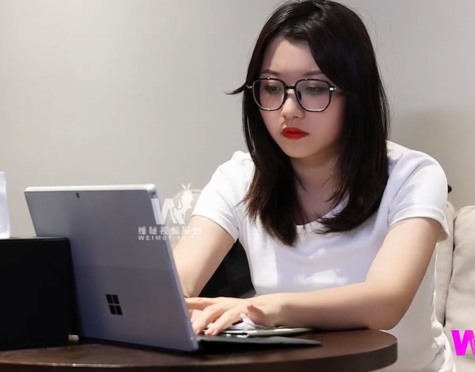 WM-25041 The schoolgirl who recruited online is raped and trained