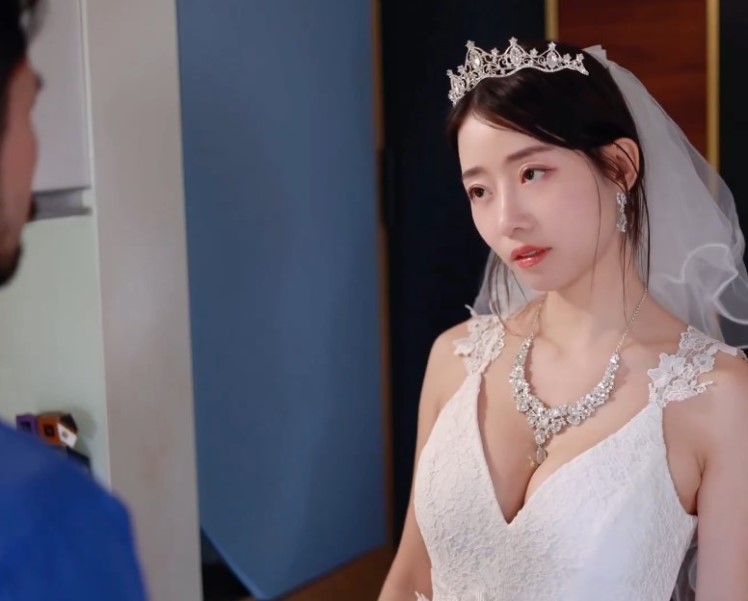 SZL-031 The bride who can’t forget ex-boyfriend gets passionately fucked in wedding dress