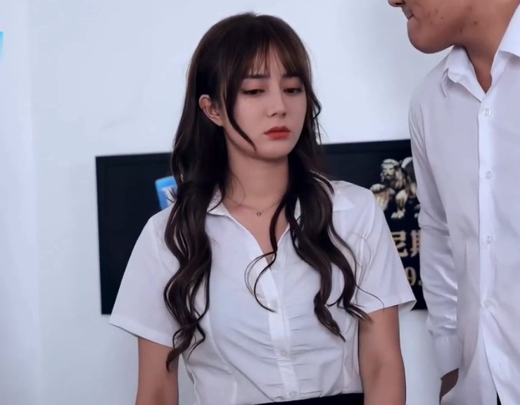 年轻妻子谎称出差 不料被老公识破