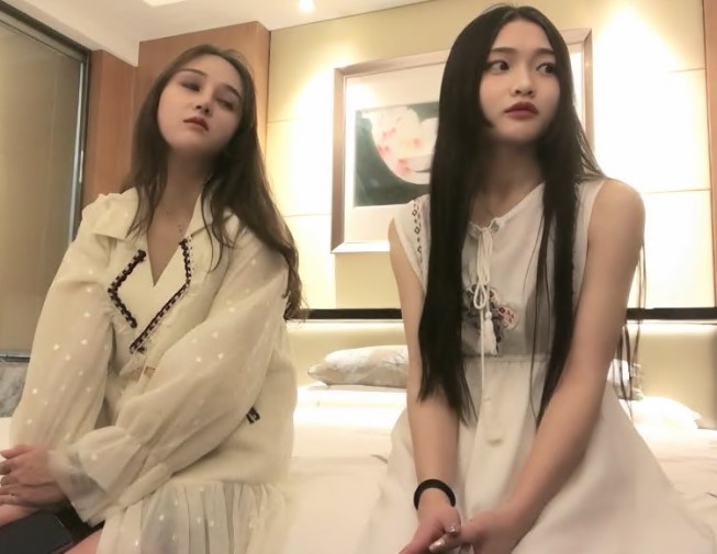 淫蕩雙姝顛鸾倒鳳盡享齊人之福